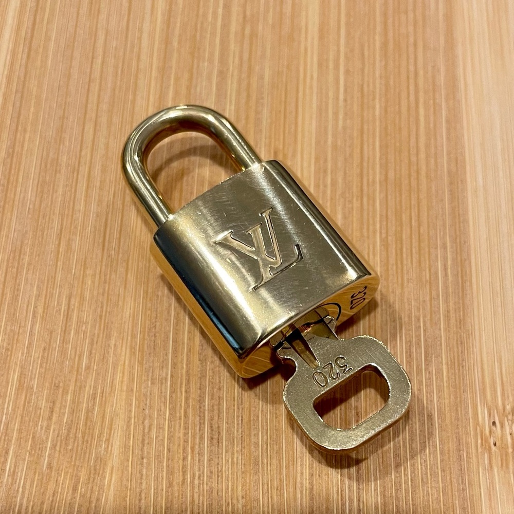 Like New Condition! Louis Vuitton Gold Lock and Key #320
